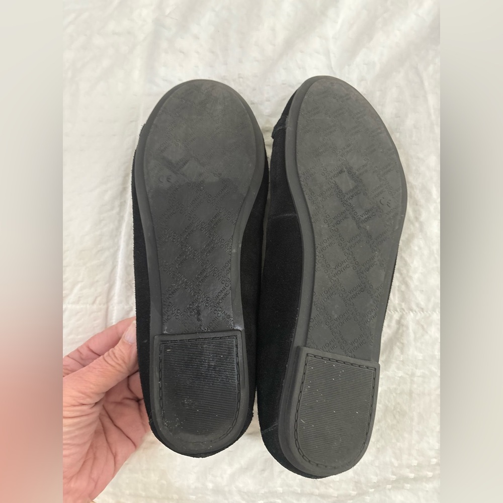 Vionic Black Velvet Loafers with Metallic Chain Detail Size 11 Wide - Picture 3 of 4